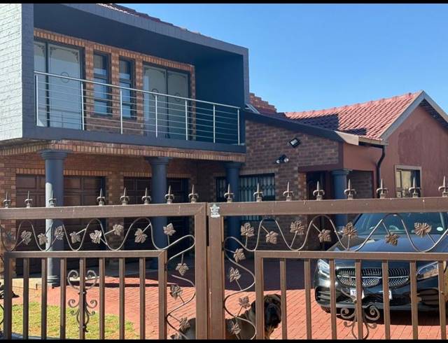 4 BEDROOM HOUSE FOR SALE IN COMMERCIA